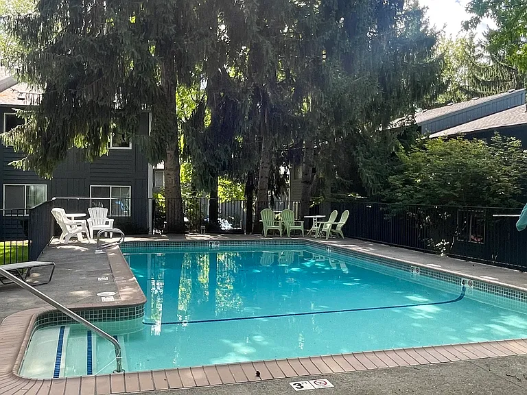 650 SW Meadow Dr #107 — Photo 10