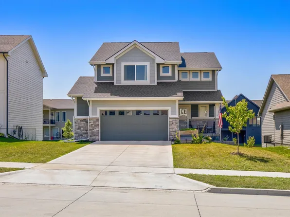 18126 Alpine Dr, Clive, IA 50325