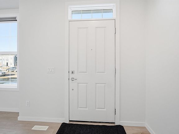 3rd image of 2125 Maple Rd NW