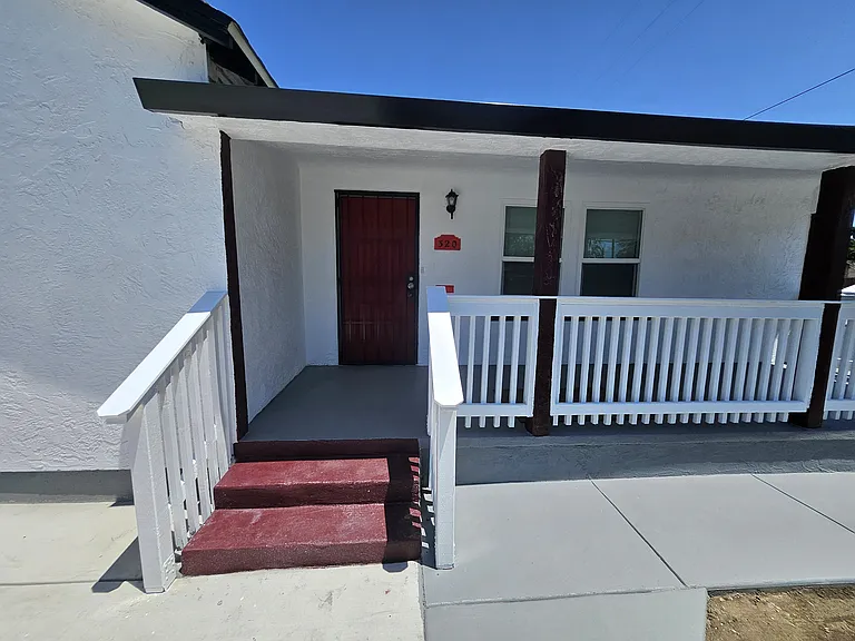 320 Locust Ave — Photo 5