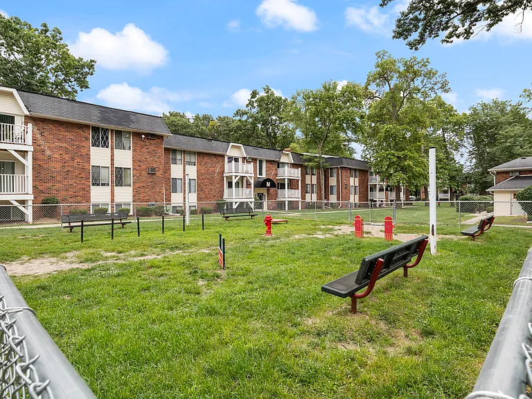 Sunnydale Estates Apartments — Photo 16