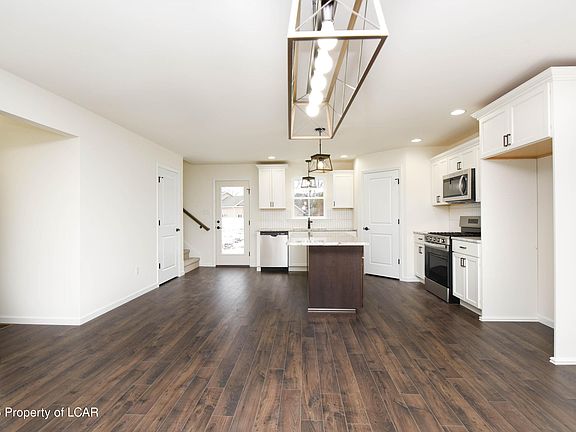 4th image of 50 Saddle Ridge Dr