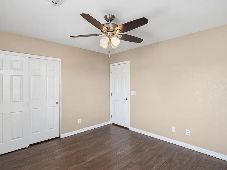 527 Newberry Springs Dr — Photo 35