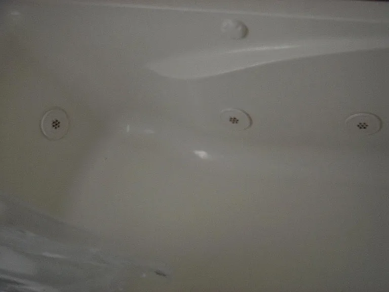 Deep whirlpool tub