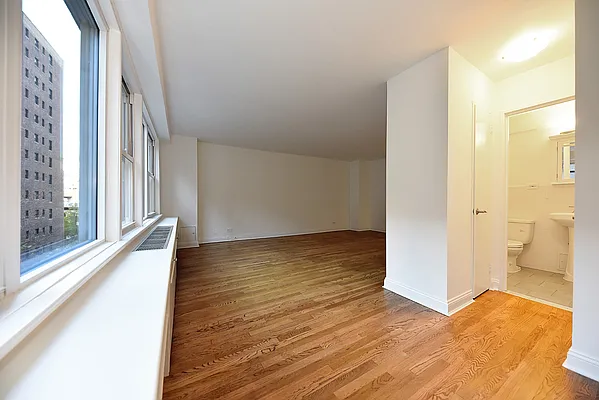 Rented by Buchbinder & Warren | media 21