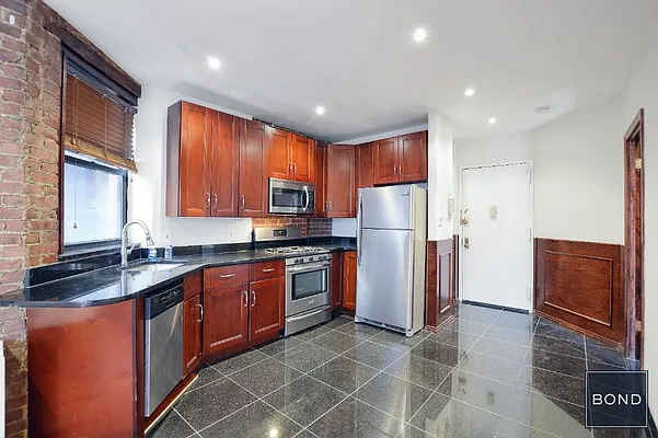 Rented by Bond New York | media 5