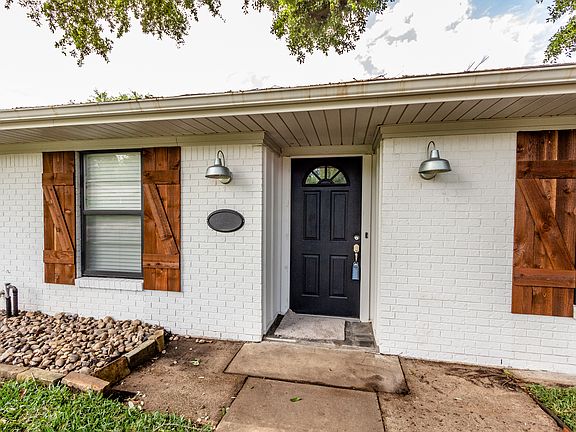 3rd image of 1018 Imperial Dr