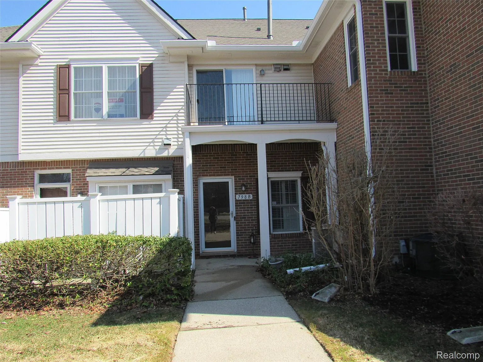 798 Amberly Dr Unit B photo 1