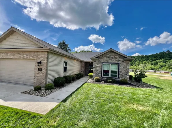 261 Valley View Dr, Weirton, WV 26062