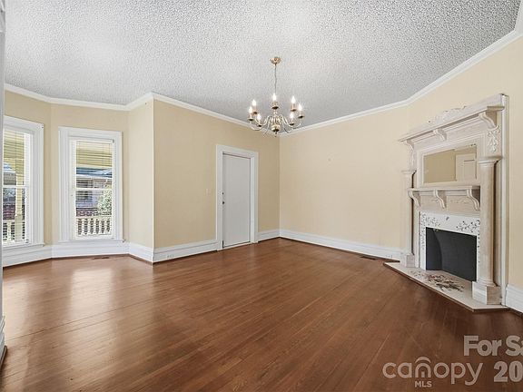 7th image of 121 5th Ave NE