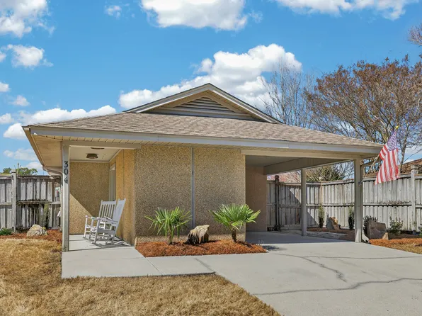 304 Halyard Ct, Wilmington, NC 28405