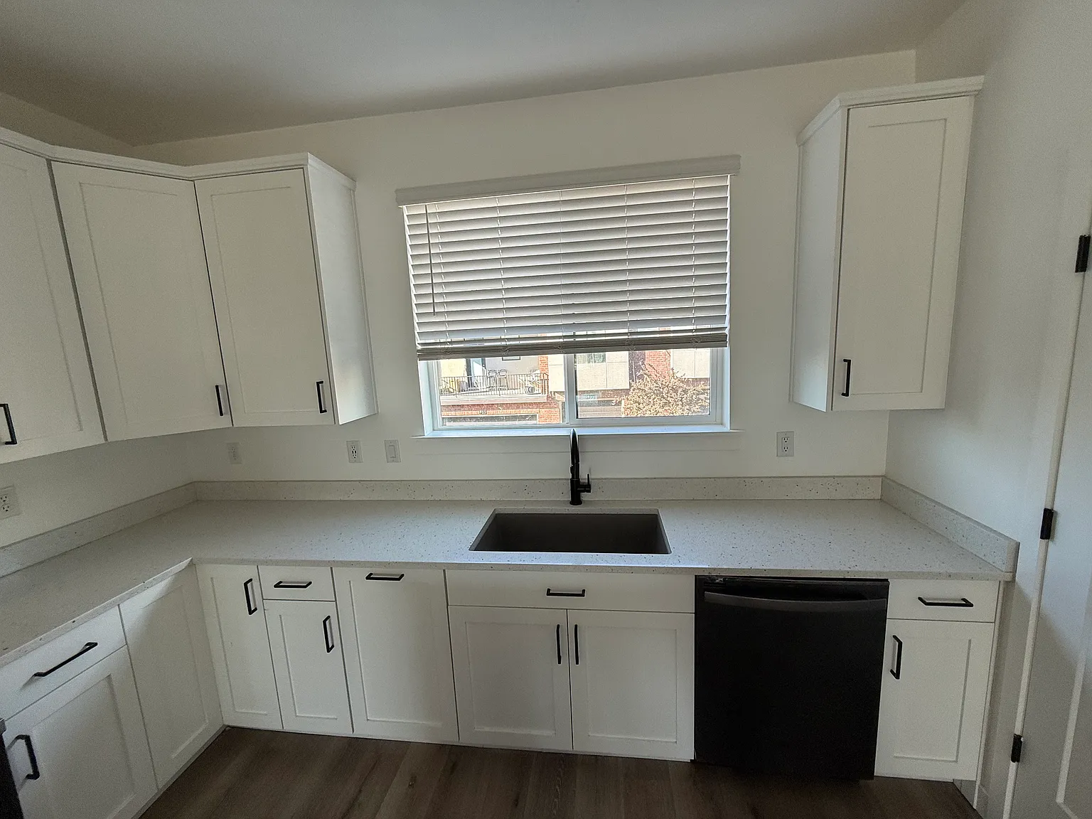 2 bed, 2.5 bath, 1420 sqft, $2,000 — Photo 4