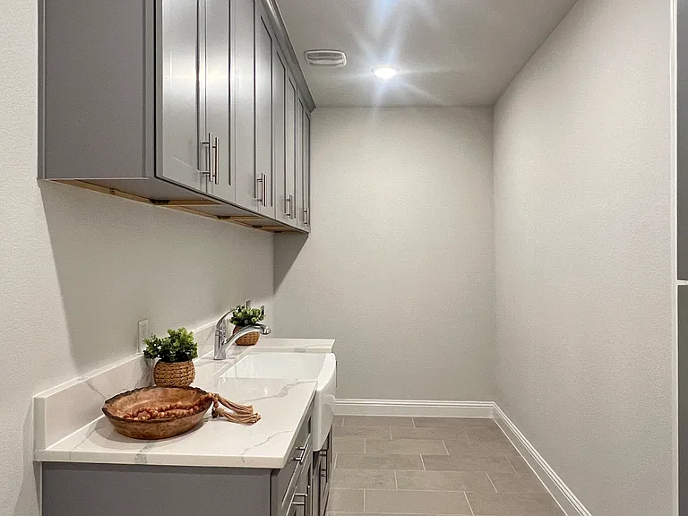 8137 Maybury — Photo 26