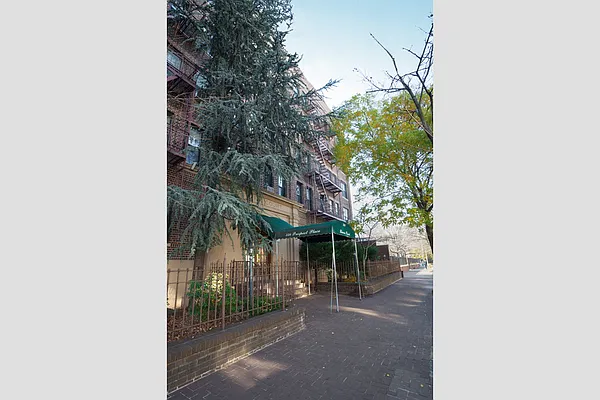 Sold by Stribling | media 24