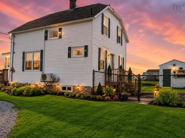 319 Cockburn St, New Waterford, NS B1H 4J8