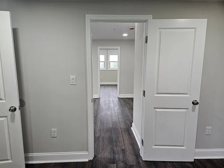 1015 S Beechfield Ave — Photo 20
