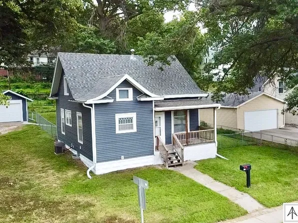 1444 Hawthorne Ave, Crete, NE 68333