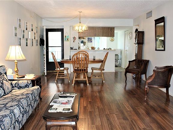 3rd image of 120 Cypress Ln #1
