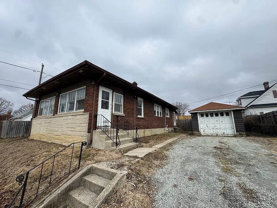 610 W Elm St