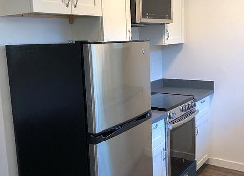 4th image of 927 E Blithedale Ave #4