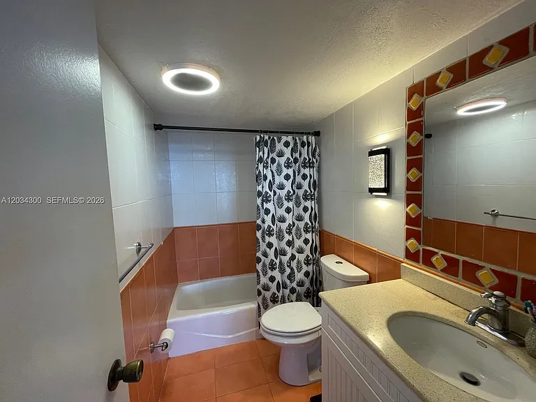 555 NE 15th St #33H — Photo 16