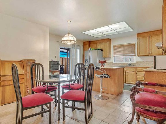 3rd image of 726 Creekfield Dr