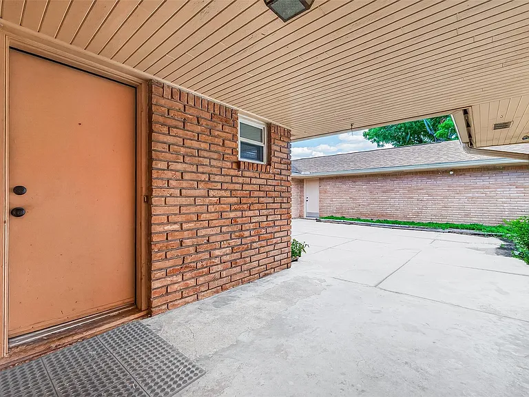 4002 Mischire Dr — Photo 3