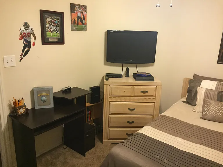 2nd bedroom