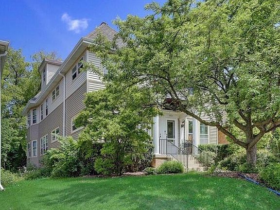 2nd image of 6118 W Wisconsin AVENUE #6120