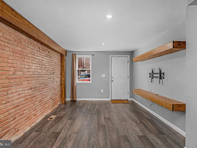 106 S Regester St — Photo 3