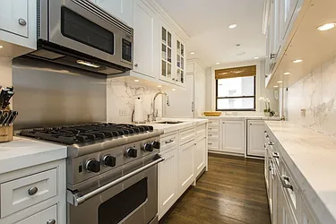 Sold by Dixon Advisory USA Inc.