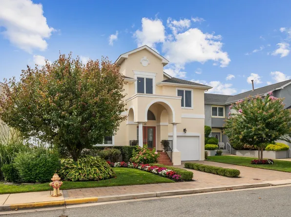 45 Bayside Ct, Margate, NJ 08402
