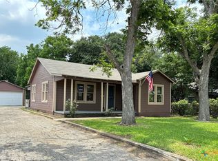 315 W Humphreys St, Seguin, TX 78155
