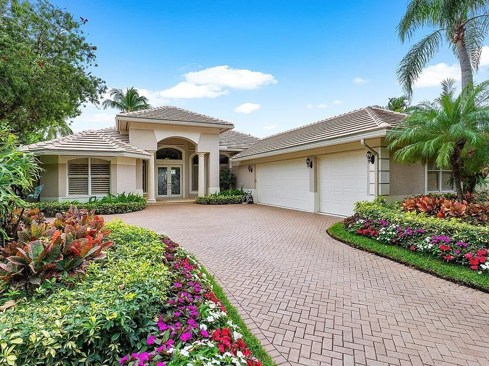 3 Bermuda Lake Dr