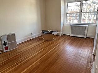 21-19 28th St, Astoria, NY 11105