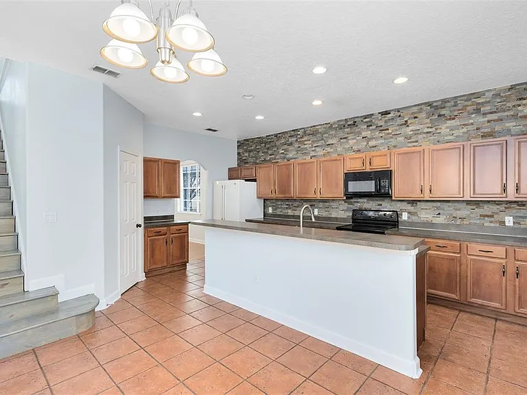 3813 Goldenglow Dr — Photo 11