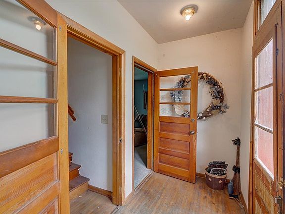 3rd image of 171 Cherry St
