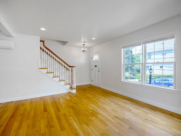 48 Spruce St — Photo 5