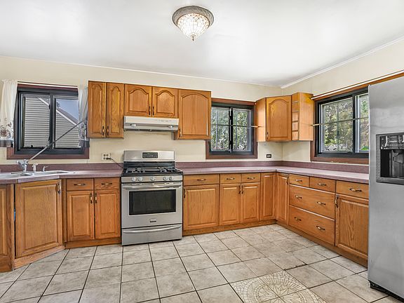 5th image of 816 N Prater Ave