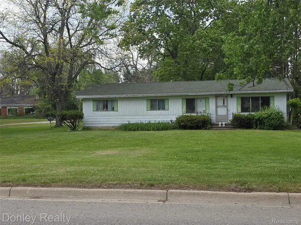 6174 Marlette St, Marlette, MI 48453