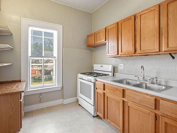 4th image of 323 Woodward Ave #3