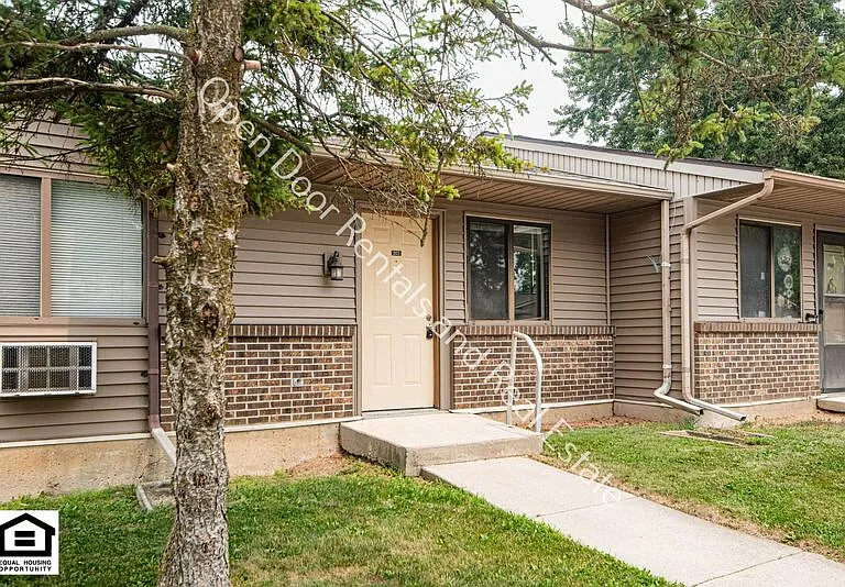 202 Autumn Hills Dr — Photo 1