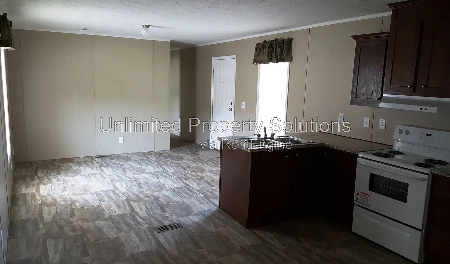 3 bed, 2.0 bath, 900 sqft, $1,200 — Photo 2