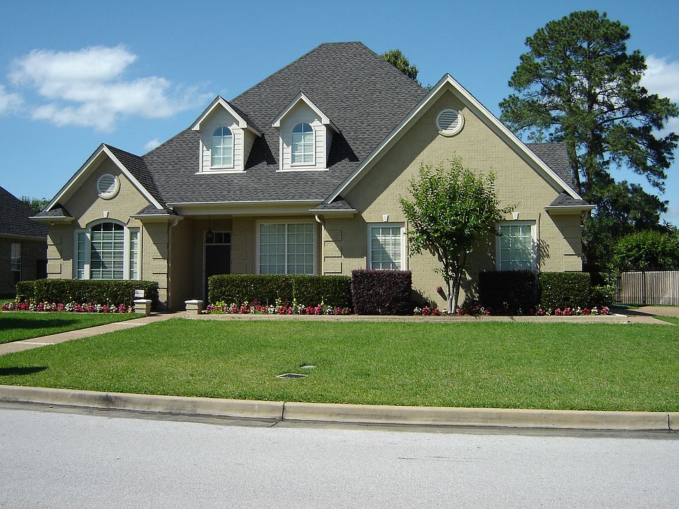 1st image of 2314 Woodlands Dr