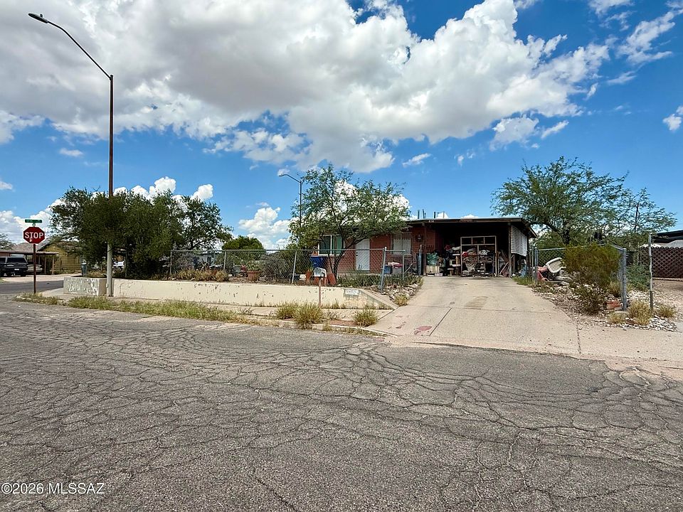 1st image of 858 W Idaho St