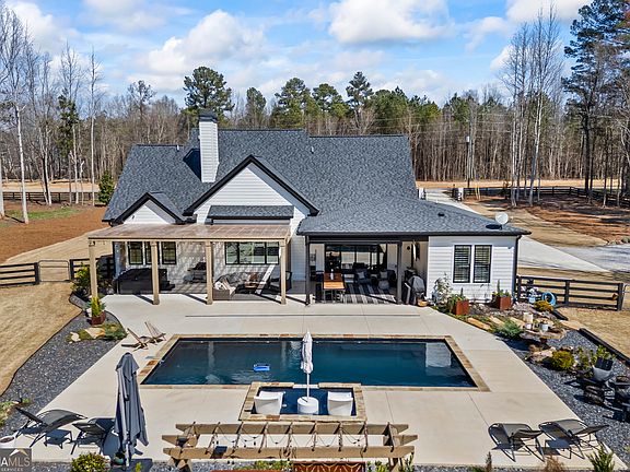 2nd image of 6091 Hog Mountain Rd