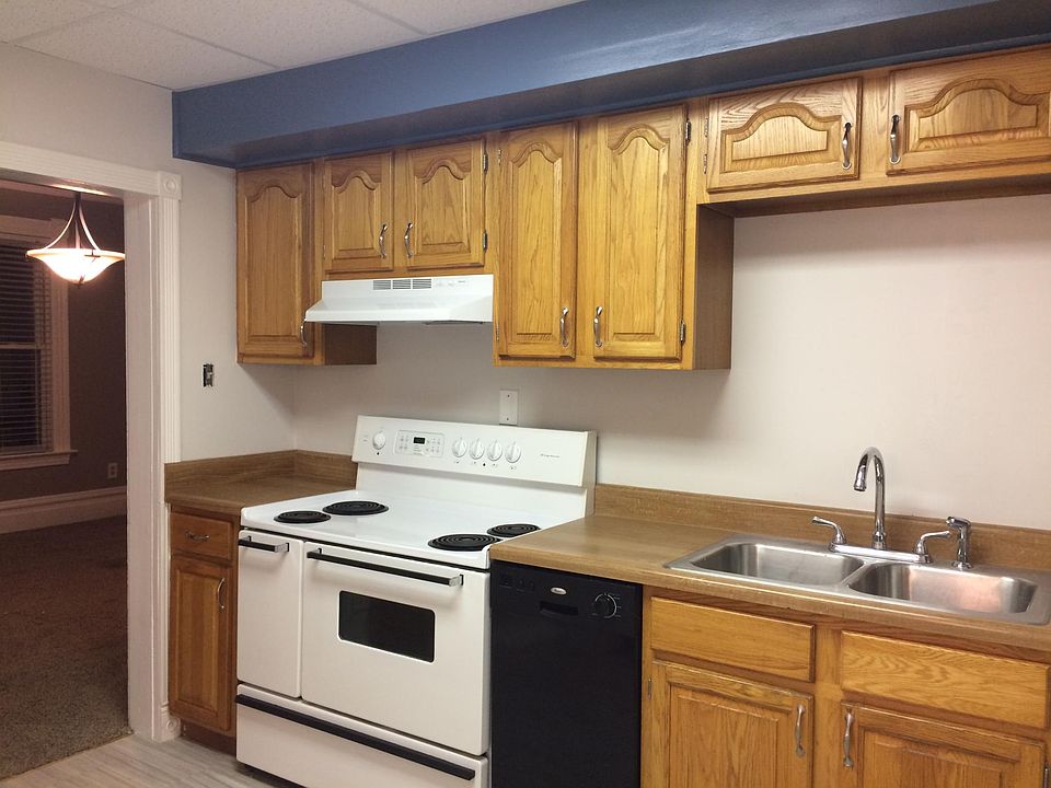 Immaculate kitchen. New vinyl flooring. Dishwasher.