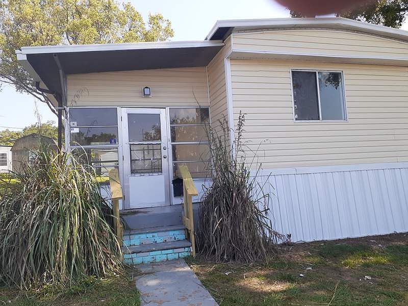 1st image of 39555 Persimmon Ave