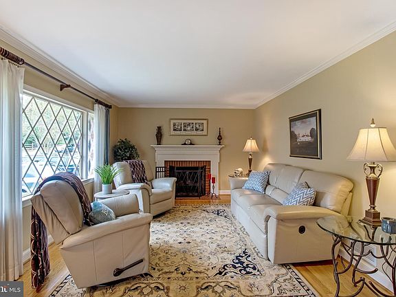 3rd image of 4007 Woodley Dr