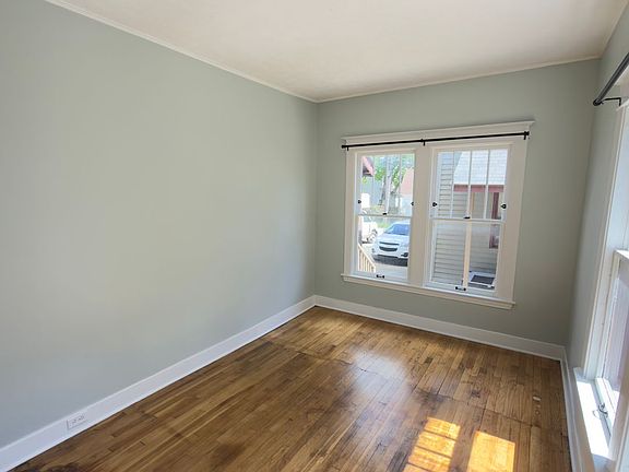 3rd image of 728 Fairview Ave NE